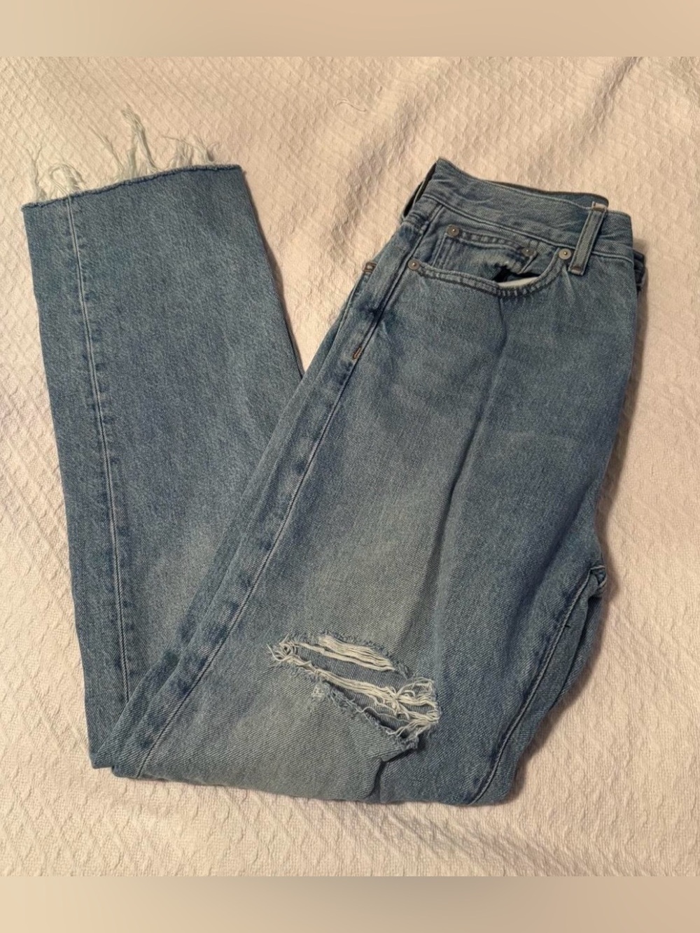 Madewell Light Blue Distressed 90’s straight Jeans